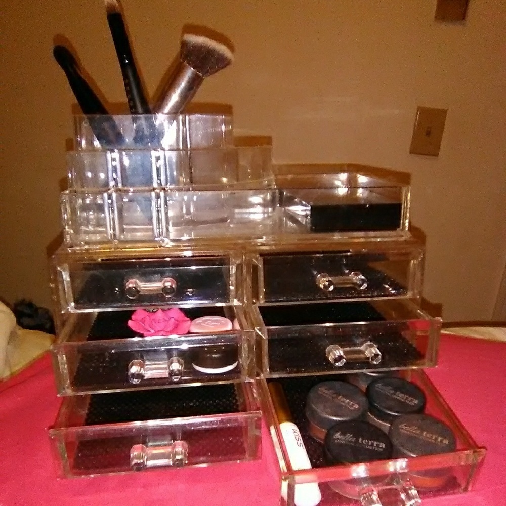 Makeup holder(makeup not included)